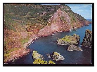 Jolie CP Açores Ilha Das Flores Vallée Et Baie De La Ribeira Do Cascalho - Neuve - Légende Erreur D' Impression - Açores