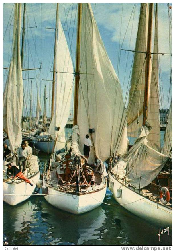 PREPARATIFS DE REGATES SUR LA COTE BRETONNE - Sailing