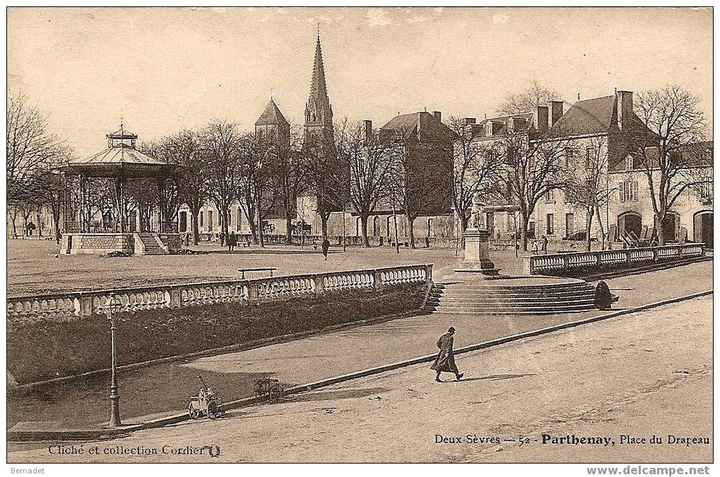 PARTHENAY...PLACE DU DRAPEAU - Parthenay