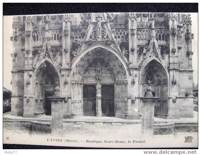 CPA 51  L´EPINE - Basilique Notre Dame. Le Portail - L'Epine