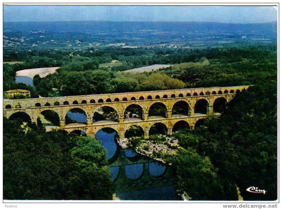 Carte Postale De Provence - Le Pont Du Gard Vu D'avion - Languedoc-Roussillon