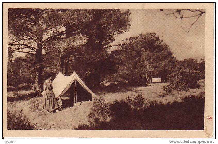 CPA De La Fédérations Des Eclaireuses: Un Joli Coin De Camp En Provence - Scoutismo