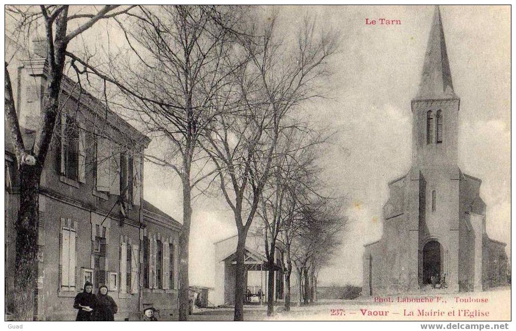 VAOUR - LA MAIRIE ET L'EGLISE - Vaour