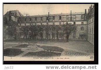 Jolie CP Ancienne 78 Ecole De Saint Cyr - La Cour Rivoli - Militaire Militaria Soldat - Ed Neurdein N° 5 CAD 3-11-1921 - St. Cyr L'Ecole