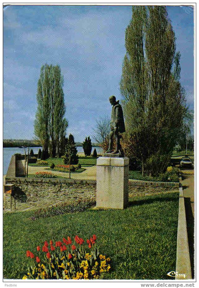 Carte Postale 44 D'Ancenis - La Statue Joachim Du Bellay Et Le Jardin Public - Ancenis