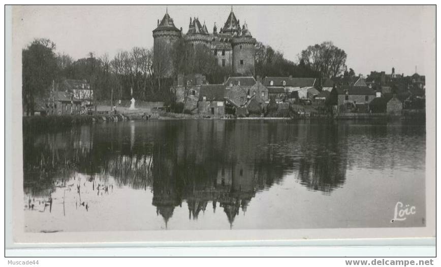 COMBOURG - LE CHATEAU ET L ETANG - Combourg