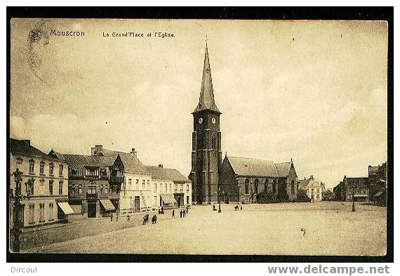 4571 -  Mouscron La Grand´place Et L´église - Moeskroen