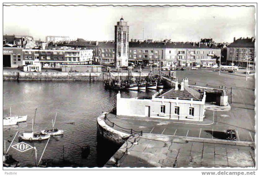 Carte Postale 59. Dunkerque  Malo-les-Bains   Cale Des Pêcheurs Et Leughenaer  Place Du Minck - Dunkerque