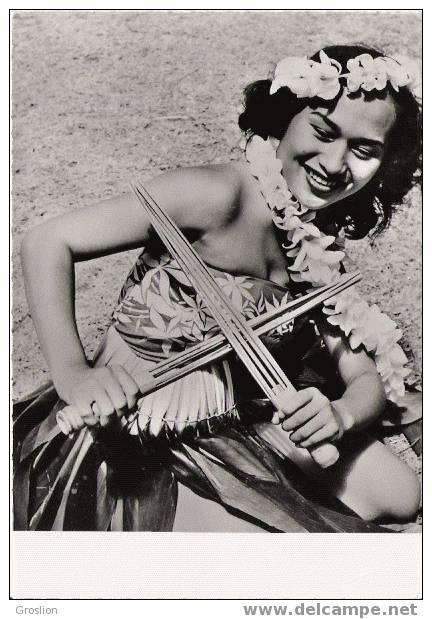 HAWAI HAWAIENNE EXECUTANT LA DANSE DES BAMBOUS (FILM HAWAI ILES DE REVE DE JACQUES CHEGARAY) - Big Island Of Hawaii