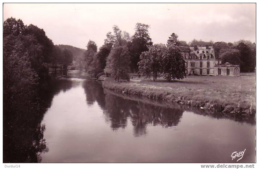 ACQUIGNY (Eure).  Les Bords De L'Eure Et Le Château - Acquigny