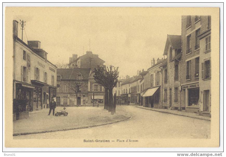 St Gratien - 95 - Place D´Armes , Voiture D´enfant , Commerces : Pharmacie ....édit; Martin . - Saint Gratien