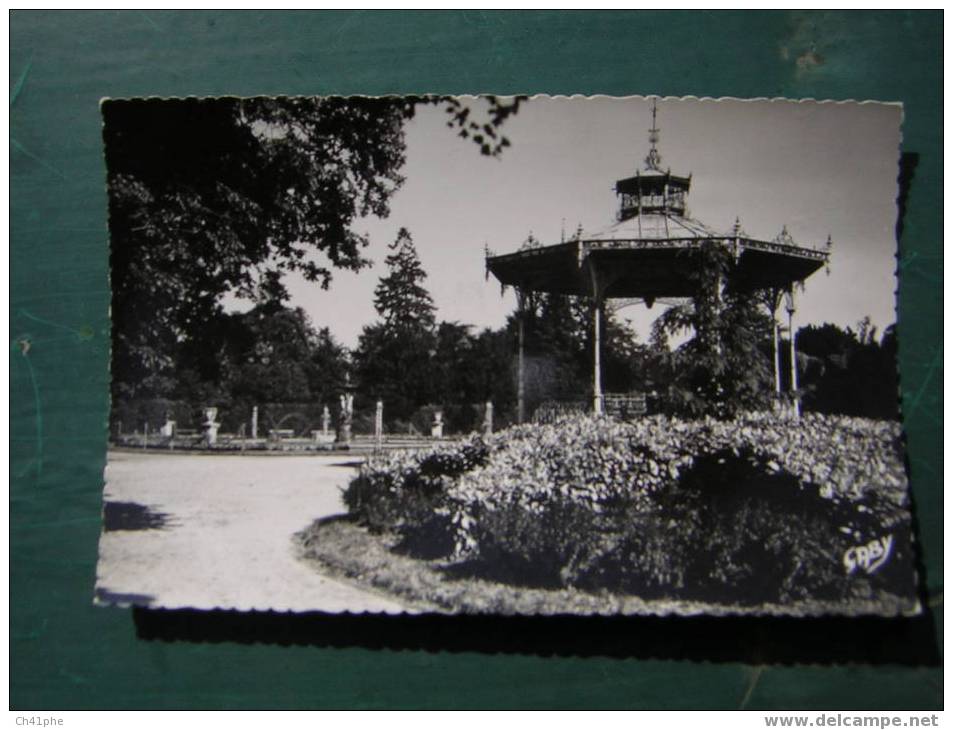 LUçON LE JARDIN DUMAINE ET SON KIOSQUE A MUSIQUE - Lucon