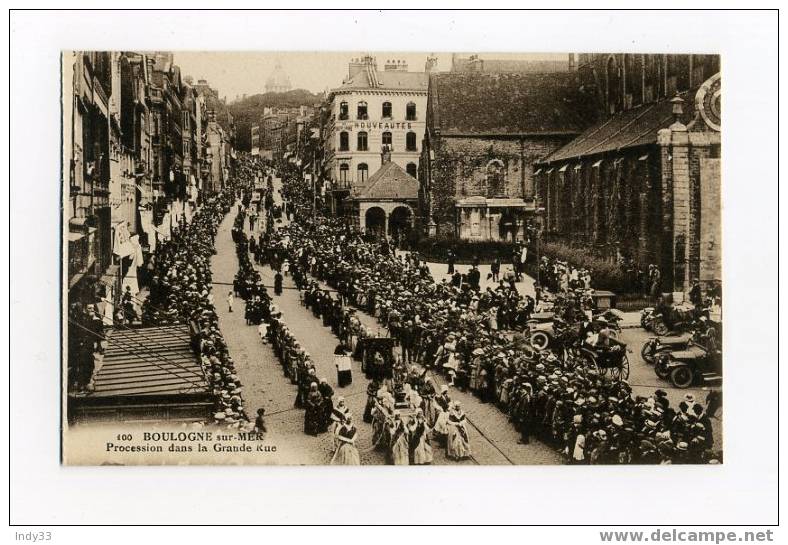 - FRANCE . BOULOGNE-SUR-MER. PROCESSION DANS LA GRANDE RUE - Manifestations