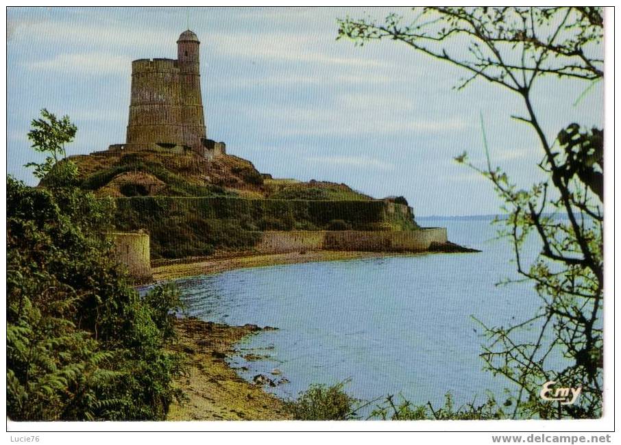 SAINT VAAST LA HOUGUE  -  Le Fort De La Hougue Construit D´après Les Plans De VAUBAN - N°  11611 - Saint Vaast La Hougue