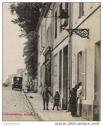 MARNE  /  JONCHERY - SUR - VESLE  /  LA  PLACE  DU  MARCHE  ( Belle Animation, Devant Maison AU BON MARCHE ! ) - Jonchery-sur-Vesle