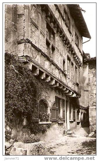 Pérouges. Cité Médiévale. Hostellerie (Monument Historique XIIIème Siècle) - Pérouges