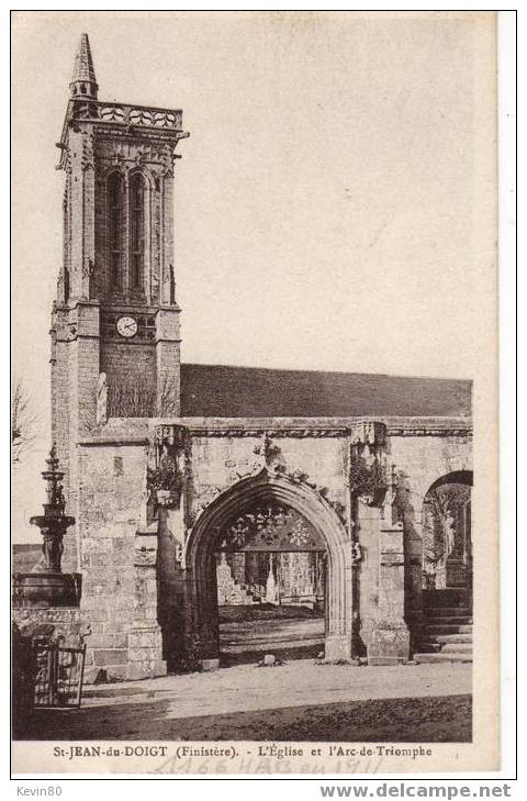 29 SAINT JEAN DU DOIGT L´Eglise Et L´Arc De Triomphe - Saint-Jean-du-Doigt