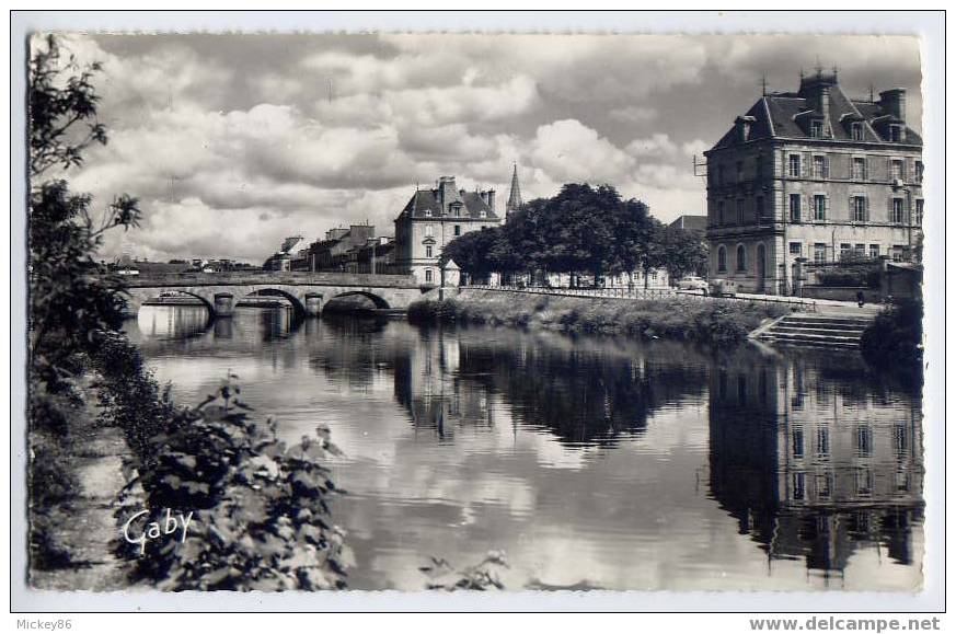 Pontivy--Le Pont Du Quartier,au Fond, La Place Nationale (Poste à Droite),csm N°9 éd Artaud - Pontivy