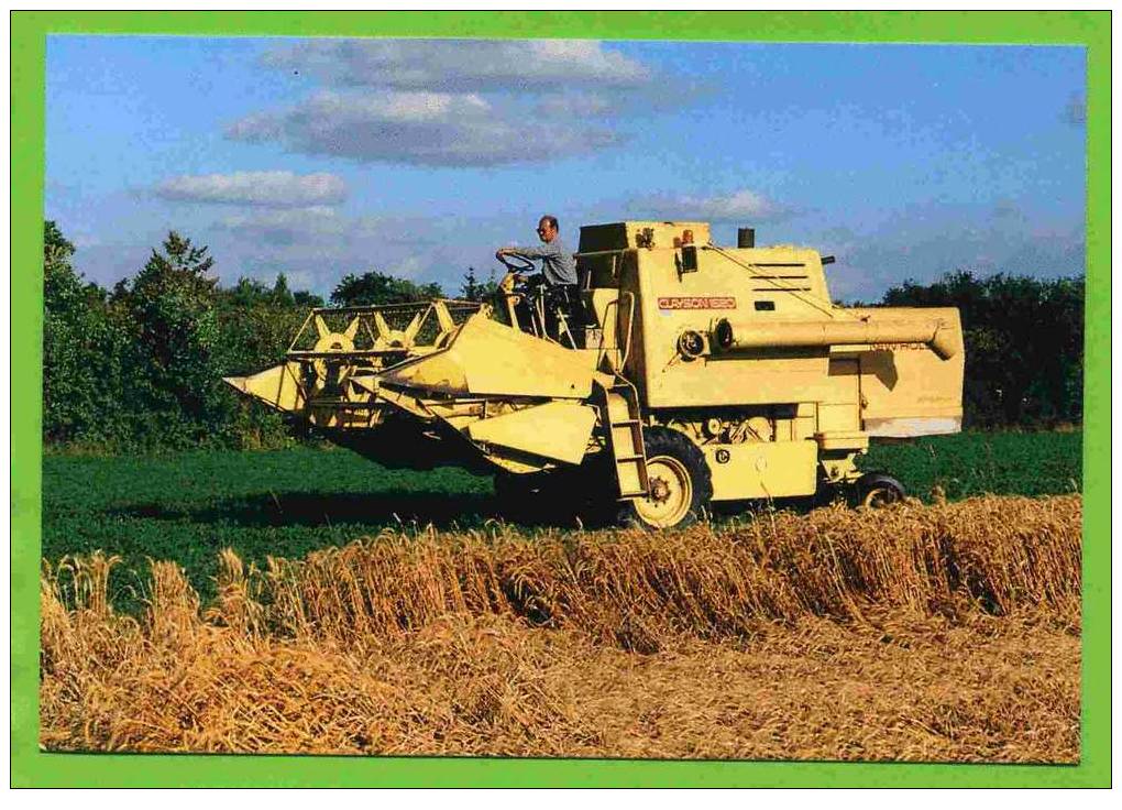 OYSONVILLE 1993 EN BEAUCE MOISSON DU BLE SUR NEW HOLLAND CLAYSON 1520  PHOTO M. LAURENT CARTE SUPERBE ETAT - Landwirtschaftl. Anbau