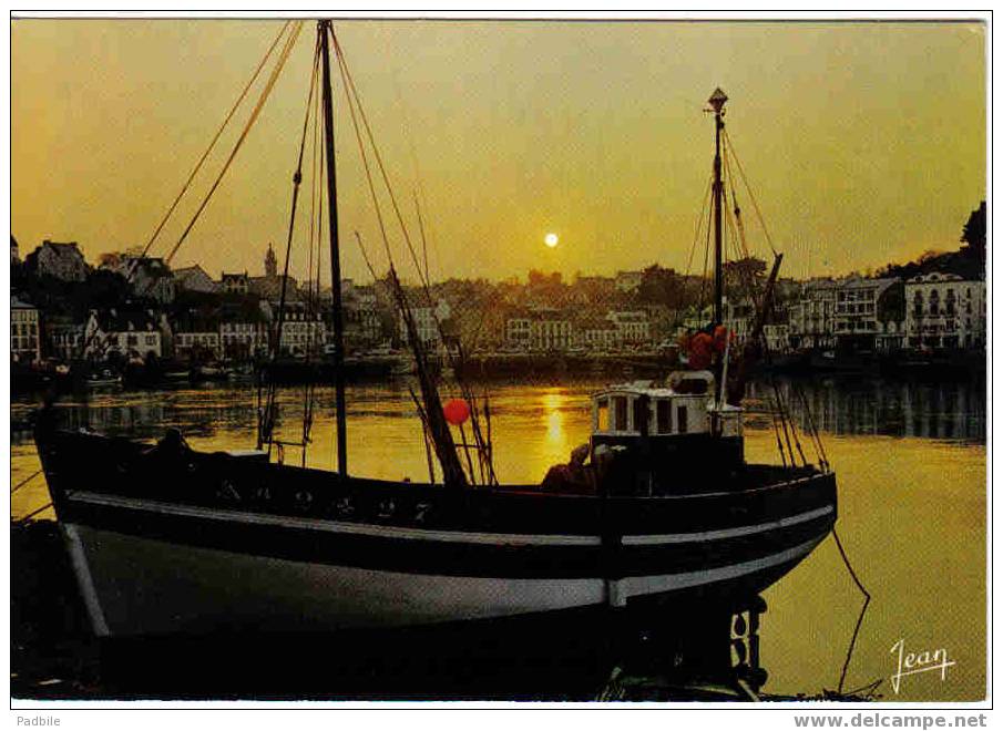 Carte Postale 29 D´Audierne - Coucher De Soleil Sur Un Bateau De Pêche - Audierne