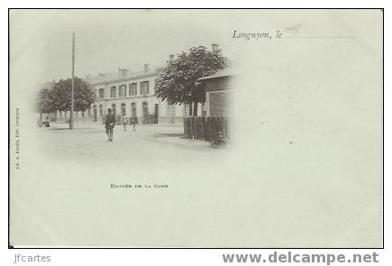 54 - LONGUYON - Entrée De La Gare - Longuyon