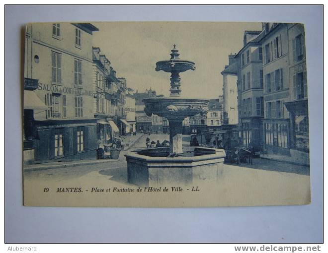 MANTES . Place Et Fontaine De L'Hotel De Ville. - Mantes La Ville