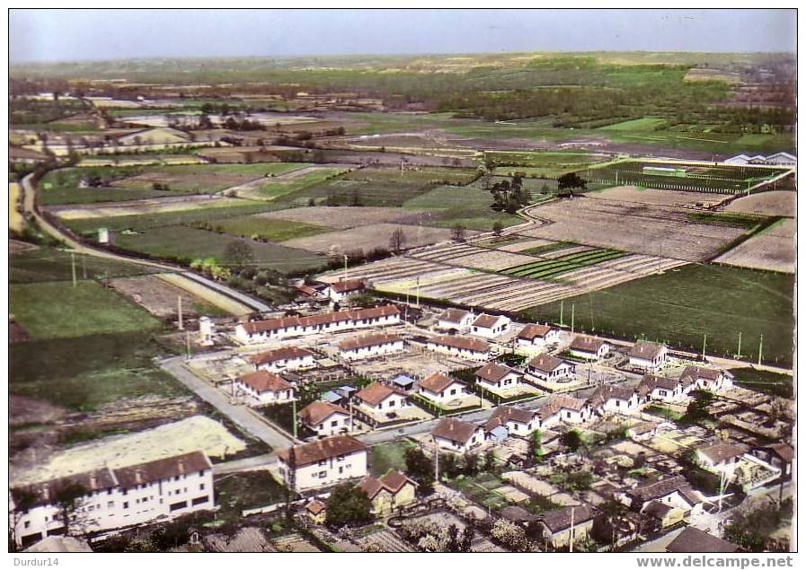 NOGARO-en-ARMAGNAC (Gers).  Cité De Lacombe / Terrain Des Sports - Nogaro