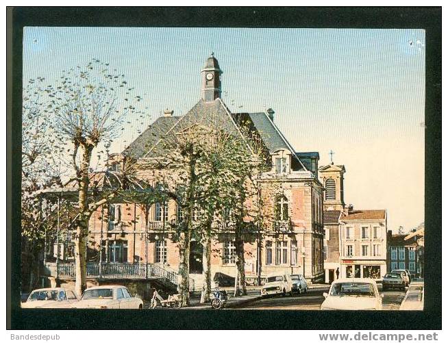 CPSM - Stenay - Hôtel De Ville - Place De La République ( Automobile - Deux Roues  Ed. Europ Pierron) - Stenay