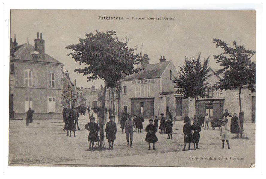 F2284  - PITHIVIERS - Place Et Rue Des Bornes - Pithiviers