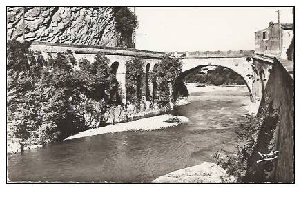 84 - VAISON-la-ROMAINE - Le Pont Romain - Semi Moderne Petit Format - Vaison La Romaine