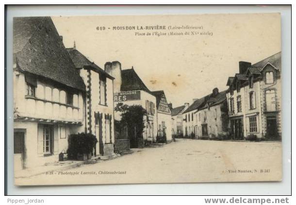 44  MOISDON LA RIVIERE * Place De L'Eglise - Moisdon La Riviere