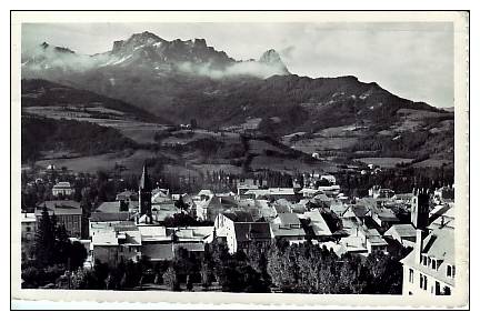 Vue Generale Et Chapeau De Gendarme - Barcelonnette