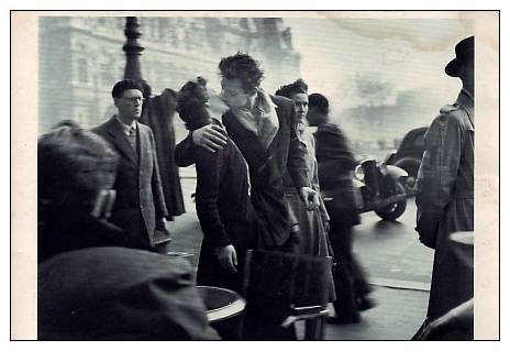 Kiss 1950-     Kiss By Thr Hotel De Ville - Doisneau