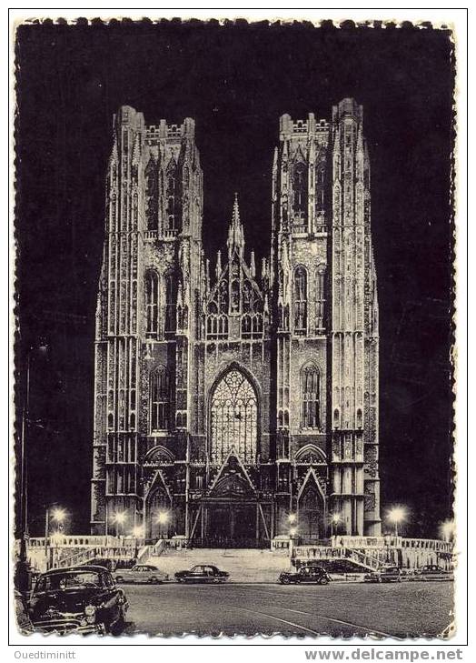 Belgique.Bruxelles Illuminé/vue De Nuit.belle Cpsm.l'église Ste Gudule. - Brüssel Bei Nacht