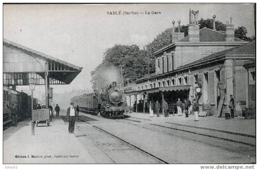 72- Sablé - Intérieur De La Gare -  Arrivée D'un Train - Sable Sur Sarthe