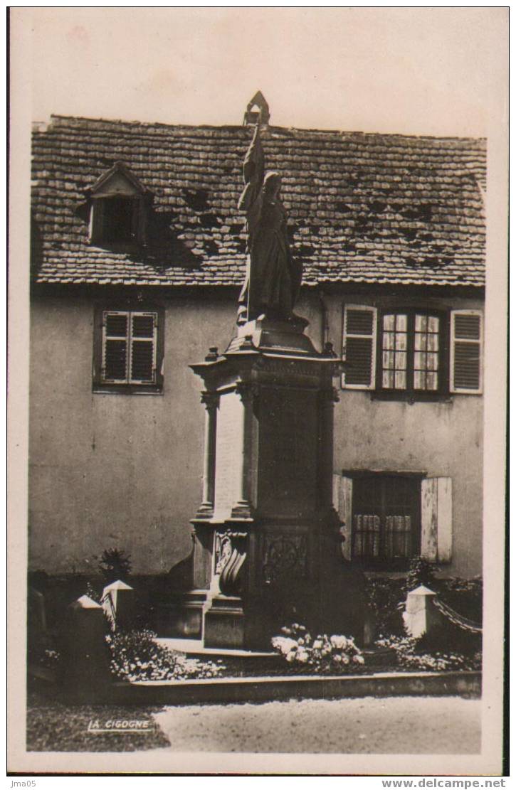 Belle Carte De Benfeld N° 67.028.05 Monument Aux Morts De La Grande Guerre - Jeanne D'Arc (04) - Benfeld