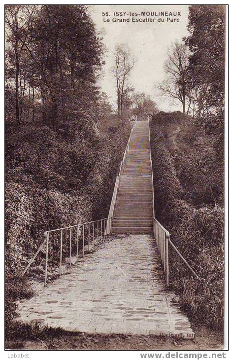 Issy Les Moulineaux Le Grand Escalier Du Parc - Issy Les Moulineaux