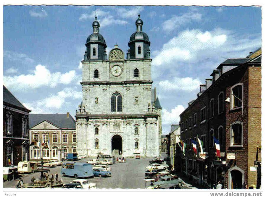 Carte Postale   Belgique  Saint-Hubert  Place De L'abbaye édit: IRIS - Saint-Hubert