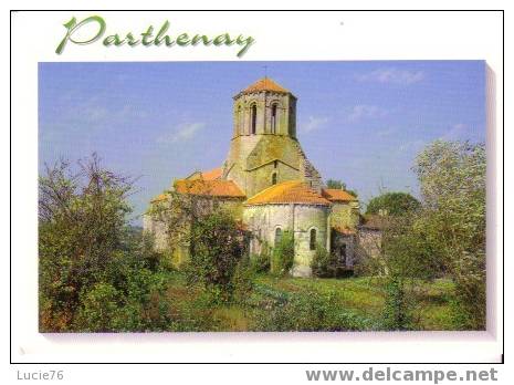 PARTHENAY - L´Eglise Saint Pierre, Côté Jardin - N° 687 - Parthenay