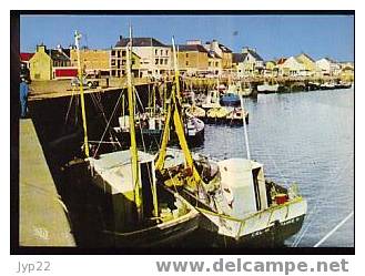 Jolie CP 50 Saint Vaast La Hougue Le Port - Bateaux De Pêche Dont " Ciel De France II " - Saint Vaast La Hougue