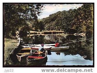 Jolie CP 23 Creuse Guéret Glénic Pêcheurs Au Bord De La Creuse - Pêche à La Ligne Pêcheur Canot - Guéret