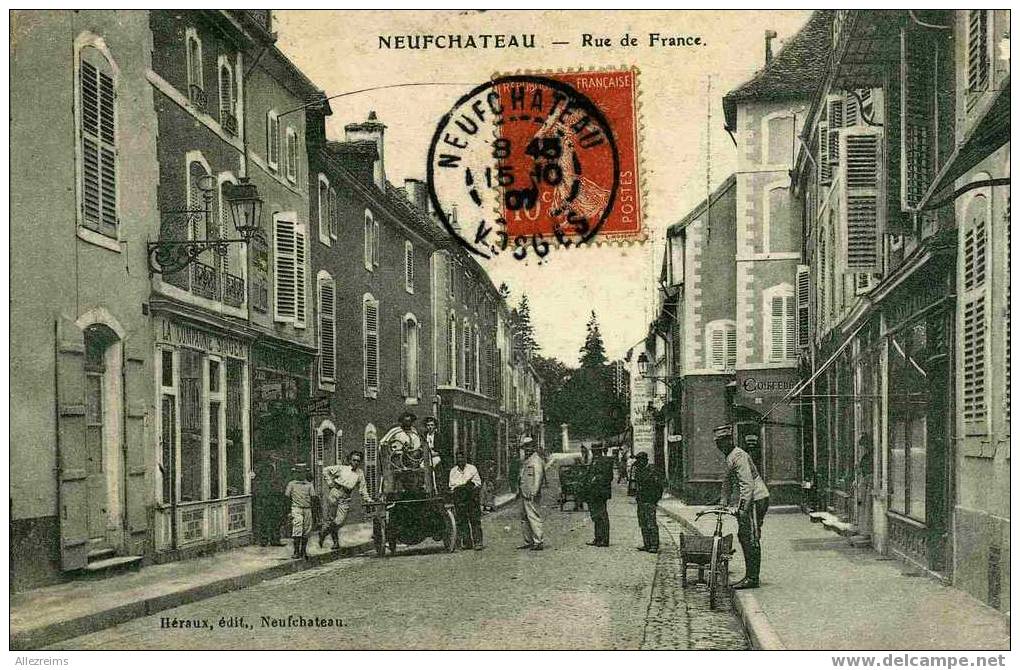 CPA 88 : NEUFCHATEAU Rue De France Trés Animée Avec Commerces Et Voiture   A VOIR !!!!!!! - Neufchateau