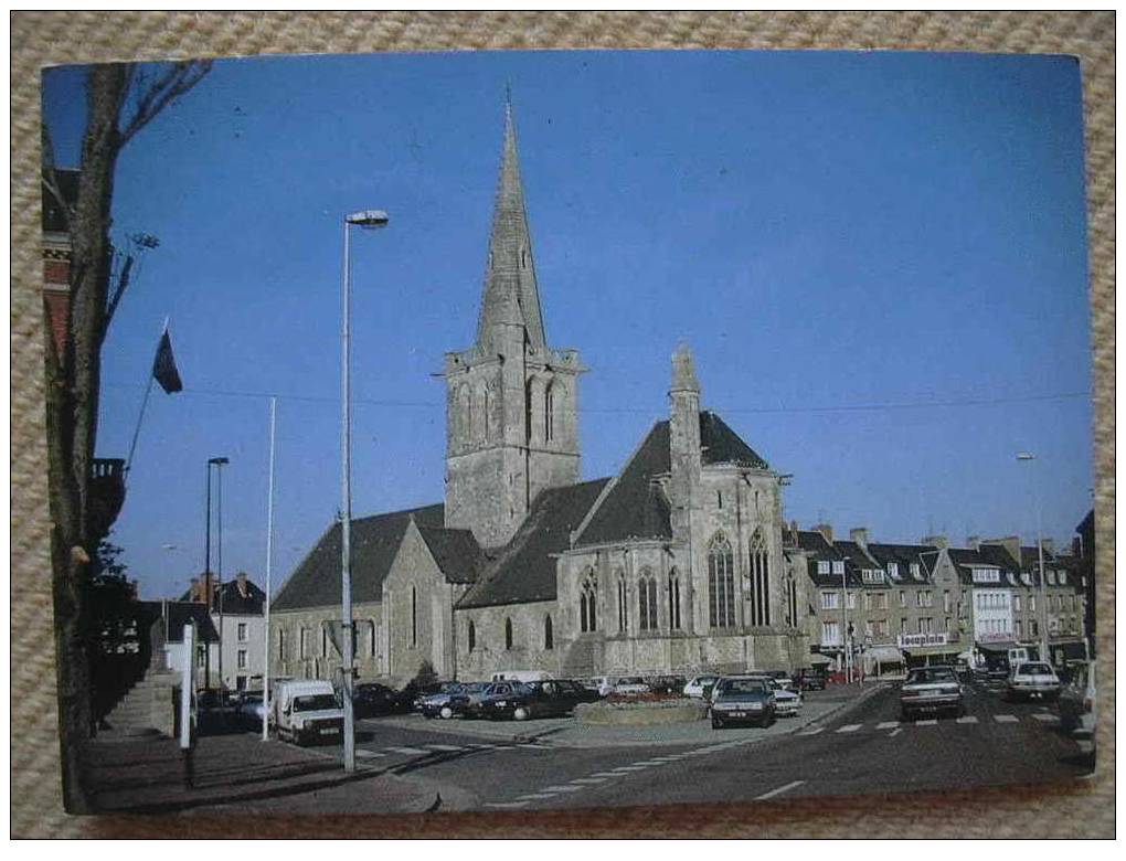 50 PERIERS EGLISE ET PLACE - Bricquebec