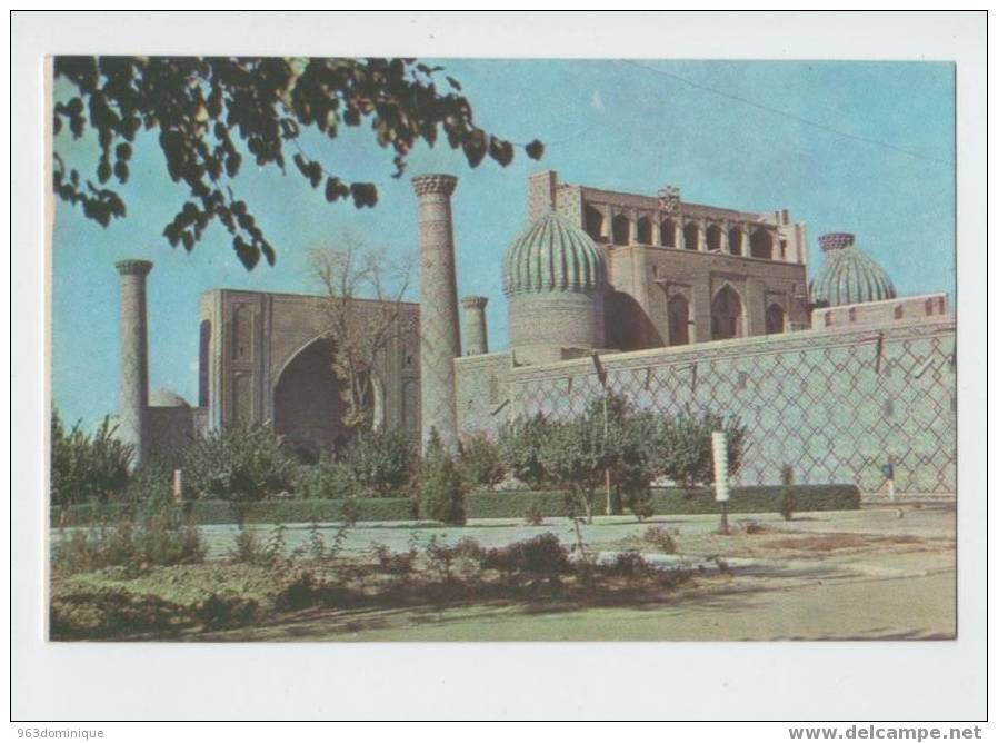 Uzbekistan - Samarkand - The Ulugbeg Madra-sah (left) , The Sherdor Madrasah - Uzbekistan