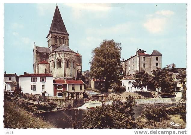 Dép 85 - F29 - Mareuil Sur Lay - L´église Et Le Château - Bon état - Semi Moderne Grand Format - Mareuil Sur Lay Dissais