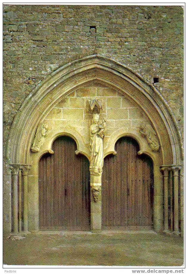 Carte Postale  35. Paimpont  L'église Abbatiale  Le Portail - Paimpont
