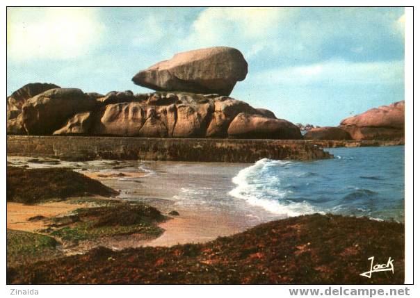 CARTE POSTALE DE TREGASTEL - 22 - LA COTE DE GRANIT ROSE - ROCHER BIZARRE DU COZ PARS - Dolmen & Menhire