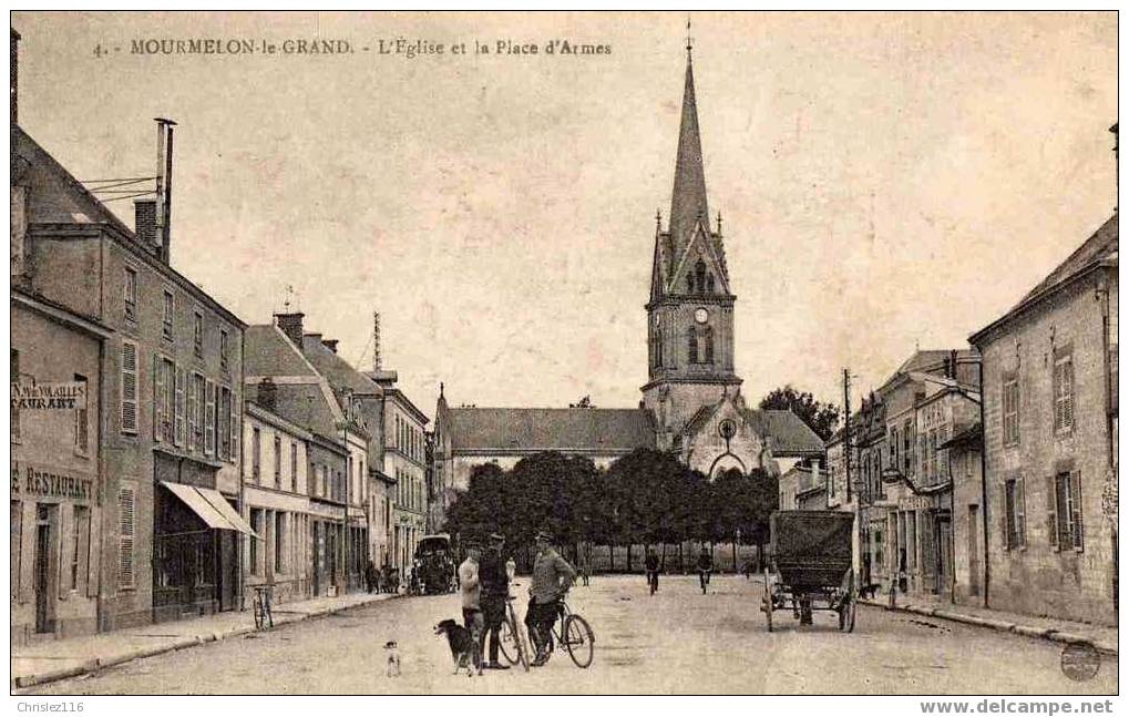 51 MOURMELON LE GRAND  Eglise Et Place D'armes  Belle Animation  1918 - Mourmelon Le Grand