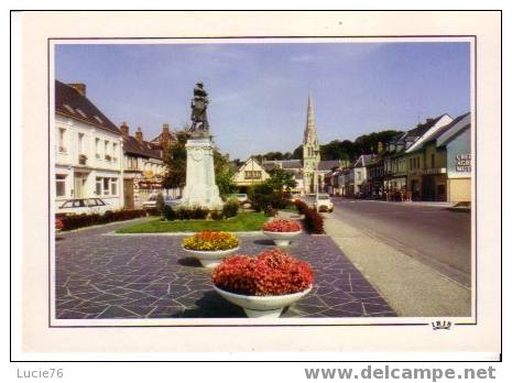 AUFFAY - Le Monument Aux Morts Et L´Eglise - Auffay