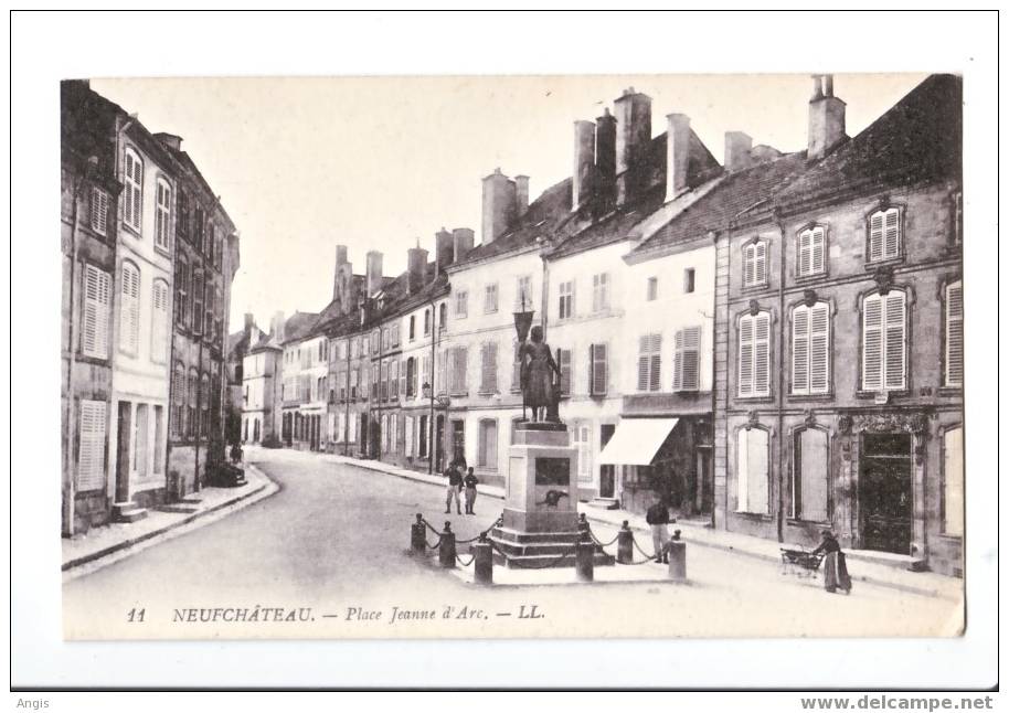 CPA---88-----NEUFCHATEAU-----PLACE JEANNE D'ARC - Neufchateau